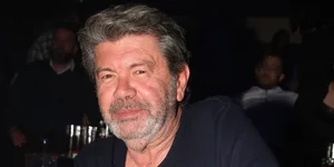 Ο Γιάννης Λάτσιος με τζιν