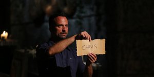 Ο Λιανός δείχνει το όνομα του Κρις Σταμούλη