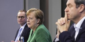 H Μέρκελ σε σύσκεψη