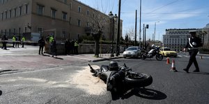Η μηχανή του 23χρονου μετά το Τροχαίο έξω από τη Βουλή