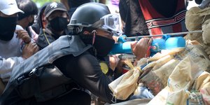 Δώδεκα αρχηγοί ΓΕΕΘΑ καταδικάζουν τη βία της χούντας στην Μιανμάρ