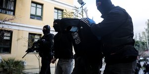 Επεισόδια Νέας Σμύρνης: «Ακρως εσφαλμένη» η προφυλάκιση του «Ινδιάνου», σύμφωνα με τον δικηγόρο του