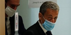 Ο πρώην Γάλλος πρόεδρος Νικολά Σαρκοζί μετά την καταδίκη του από την γαλλική δικαιοσύνη