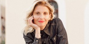 Η Νίκη Κάρτσωνα με φόρεμα