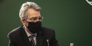 Ο Πάιατ με μάσκα