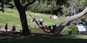 Απελευθέρωση διαδημοτικών μετακινήσεων τα Σαββατοκύριακα και άνοιγμα λιανεμπορίου ανακοίνωσε ο Ν. Χαρδαλιάς