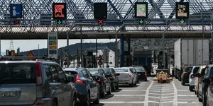 ουρά αυτοκινήτων σε διόδια το Πάσχα