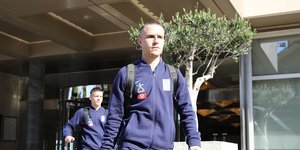 Ο Δημήτρης Πέλκας αναχωρεί από ξενοδοχείο της Εθνικής