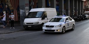 περιπολικο διπλα σε βαν