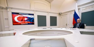 Ο Πούτιν πριν την τηλεδιάσκεψη με τον Ερντογάν