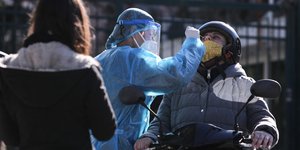Κορωνοϊός: Υποχρεωτικός ο διαγνωστικός έλεγχος σε εργαζόμενους σε τομείς αιχμής