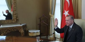 Ο Ρετζέπ Ταγίπ Ερντογάν σε τηλεδιάσκεψη από το προεδρικό μέγαρο