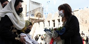 σακελλαροπουλου λουλουδια