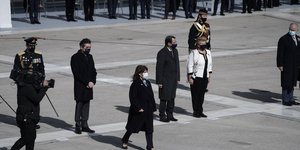 Η Κ. Σακελλαροπούλου καταθέτει στεφάνι