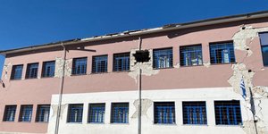 Ζημιές από το σεισμό στο 6ο δημοτικό σχολείο στο Δαμάσι