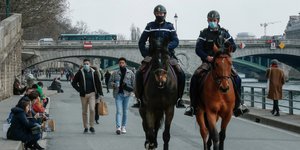 Εφιπποι αστυνομικοί στον Σηκουάνα