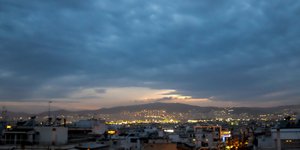 Σύννεφα πάνω από το λεκανοπέδιο Αττικής