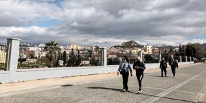 Επίδομα 534 ευρώ: Τα 10 νέα επαγγέλματα που δικαιούνται αποζημίωση