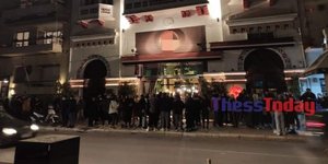 Θεσσαλονίκη: Απίστευτος συνωστισμός για ένα ποτό takeaway