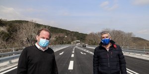 Παραδόθηκε η γέφυρα των Τεμπών παρουσία του υπ. Μεταφορών Κώστα Καραμανλή