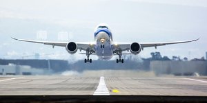 Ενα αεροσκάφος απογειώνεται