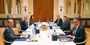 Αξιωματούχοι Ελλάδας και Τουρκίας στο τραπέζι τον διερευνητικών επαφών