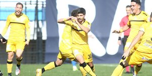 Οι παίκτες του Εργοτέλη πανηγυρίζουν στη Νίκαια