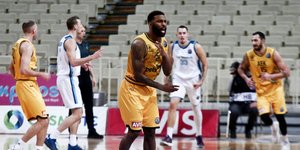 O Λάνγκφορντ της ΑΕΚ πανηγυρίζει