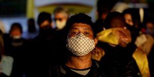 Βραζιλιάνος με μάσκα