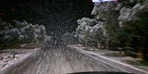 Χιόνι τη νύχτα στη Μυτιλήνη