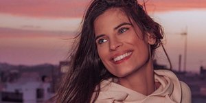 Η Χριστίνα Μπόμπα με φούτερ