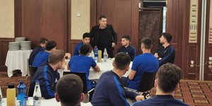 O Ζαγοράκης μιλά στους διεθνείς