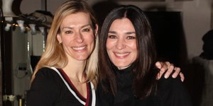 Ζέτα Δούκα και Μαρία Ναυπλιώτου με μαύρα ρούχα