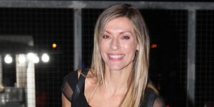 H Ζέτα Δούκα χαμογελάει