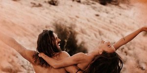 Γυρίζουν τον κόσμο γυμνοί!