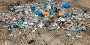 Εικόνες ντροπής μετά το κορωνοπάρτι στην Κυψέλη