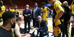 Τάιμ άουτ και οδηγίες στον πάγκο της ΑΕΚ