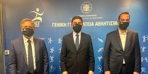 Ο Λευτέρης Αυγενάκης, ο περιφερειάρχης Δυτικής Ελλάδας, Νεκτάριος Φαρμάκης, και ο δήμαρχος Αρχαίας Ολυμπίας, Γιώργος Γεωργιόπουλος