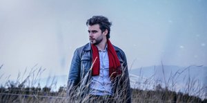 Αλέξανδρος Μανωλίδης: O σκηνοθέτης γιος της Ευγενίας Μανωλίδου στην πρώτη του συνέντευξη