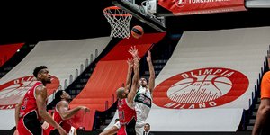 Φάση από τον αγώνα Αρμάνι-Παναθηναϊκού στην Ιταλία