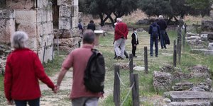 Επισκέπτες σε αρχαιολογικό χώρο