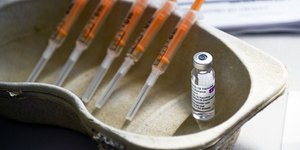 Ενέσεις και εμβόλιο της AstraZeneca