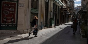 Κόσμος στο κέντρο της Αθήνας