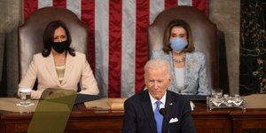 Μπάιντεν, Πελόζι και Χάρις στο Κογκρέσο