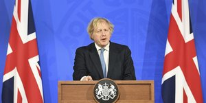 Ο Μπόρις Τζόνσον μιλά στα ΜΜΕ