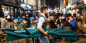 Βρετανία: Κοντά σε συμφωνία για την αγορά δεκάδων εκατ. εμβολίων της Pfizer