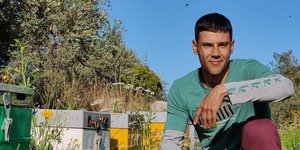 Ο Χάρης Σταμάτης, ο πιο viral μελισσοκόμος του ΤikTok