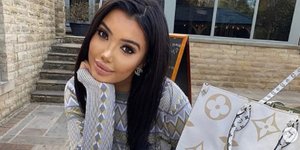 Η Κλόη Καν με πανάκριβα ρούχα και αξεσουάρ 