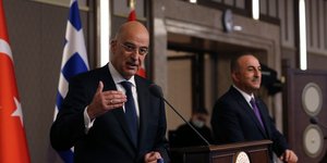 Νίκος Δένδιας και Μεβλούτ Τσαβούσογλου στην επεισοδιακή συνέντευξη Τύπου 