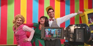 Διαδικτυακά πάρτι γενεθλίων και ξετύλιγμα δώρων σε ζωντανή σύνδεση